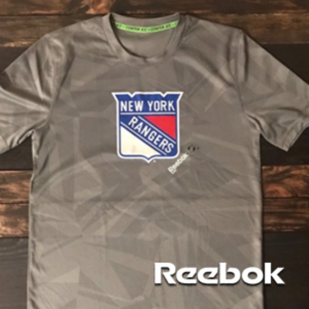 NY RANGERS HOCKEY-LIKE NEW! TSHIRT